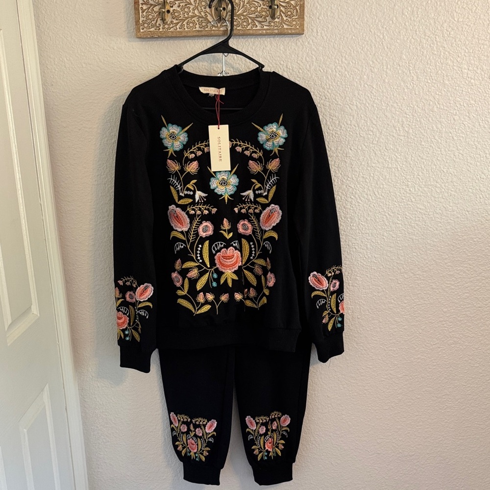 NWT Solitaire Black Floral Embroidered Jogger Set